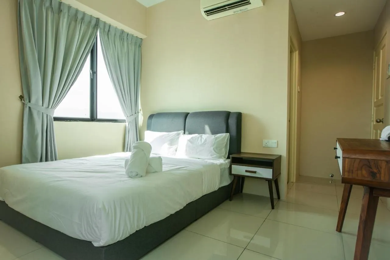 Stylish River-View Apartment In Ipoh Malezya