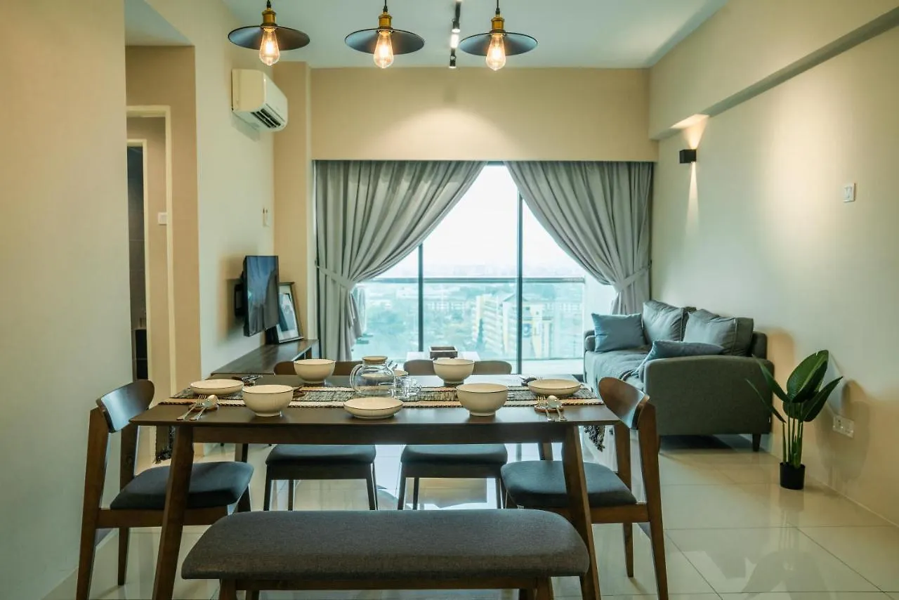 Stylish River-View Apartment In Ipoh