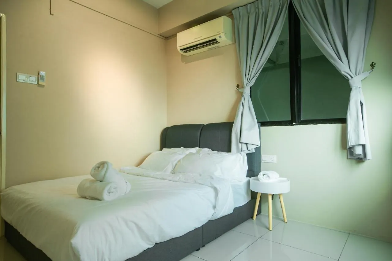 Stylish River-View Apartment In Ipoh 0*,