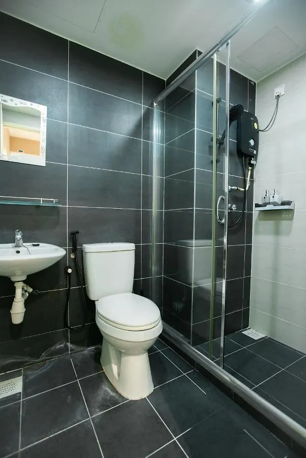 Stylish River-View Apartment In Ipoh 0*,