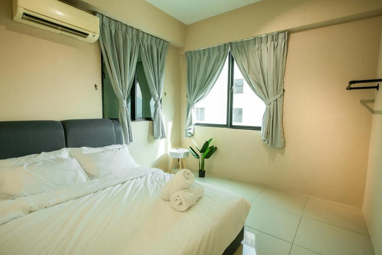 Stylish River-View Apartment In Ipoh